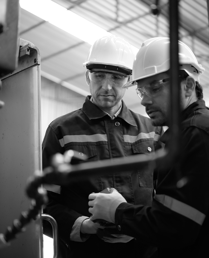 roofing professional workers 1 min